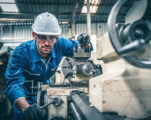 İmalat sanayinde daralma 13. aya taşındı