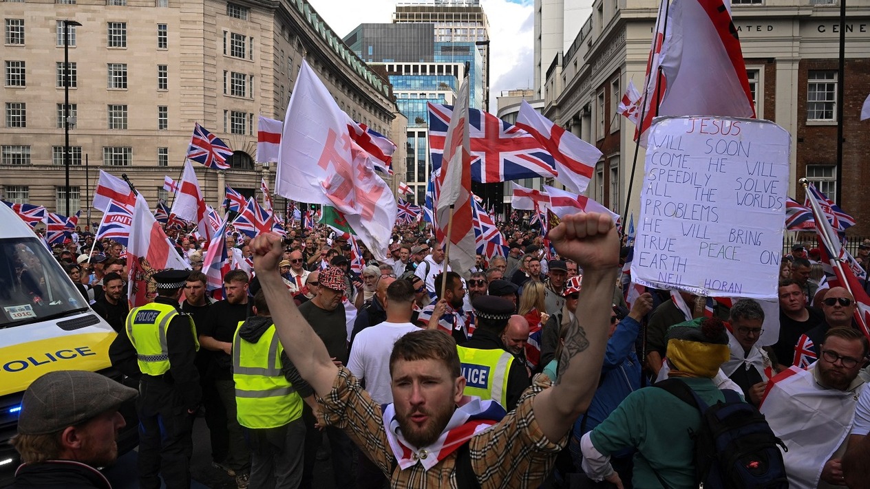 İngiliz bayrağı nasıl yeni bir kültür savaşının odak noktası haline geldi?