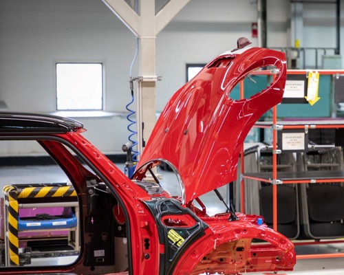 İngiltere'de otomobil ve hafif araç üretimi dibi gördü