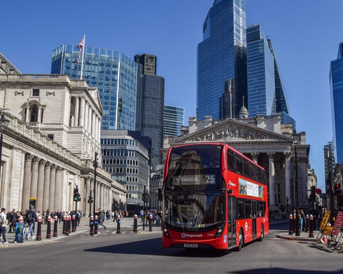 İngiltere Merkez Bankası politika faizini değiştirmedi