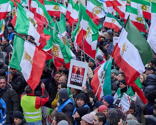 İran daha fazla petrol satıyor ama daha az para kazanıyor