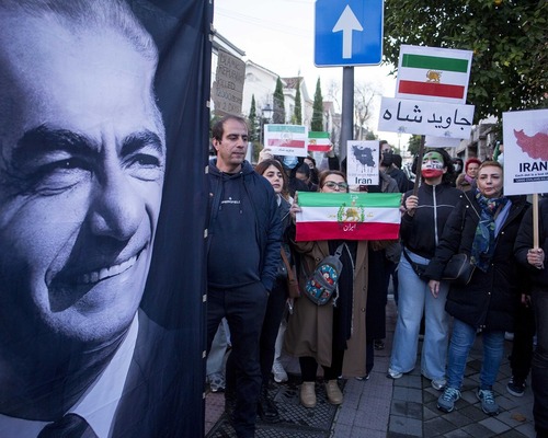 İran’ı çevrimiçi tutma mücadelesi