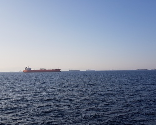 İran saldırıları petrolü vurdu: Brent 82 doları gördü