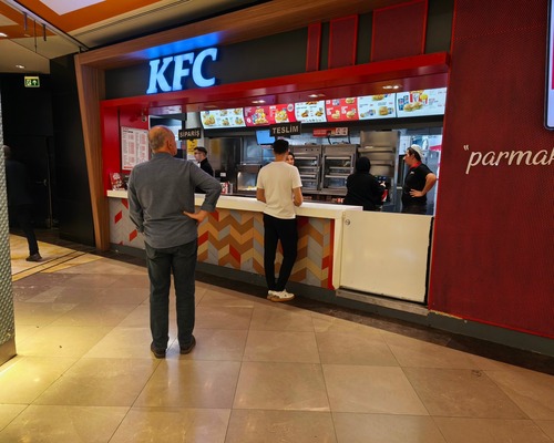 İş Gıda'dan açıklama geldi: KFC ve PizzaHut işçileri işten çıkartılacak