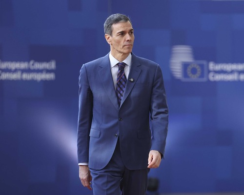 İspanya el yükseltiyor: Üslerden sonra hava sahasını da kapattı