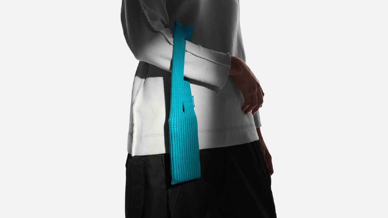 Issey Miyake’den ilhamla tasarlandı: Apple’ın eleştirilen yeni iPhone kılıfı