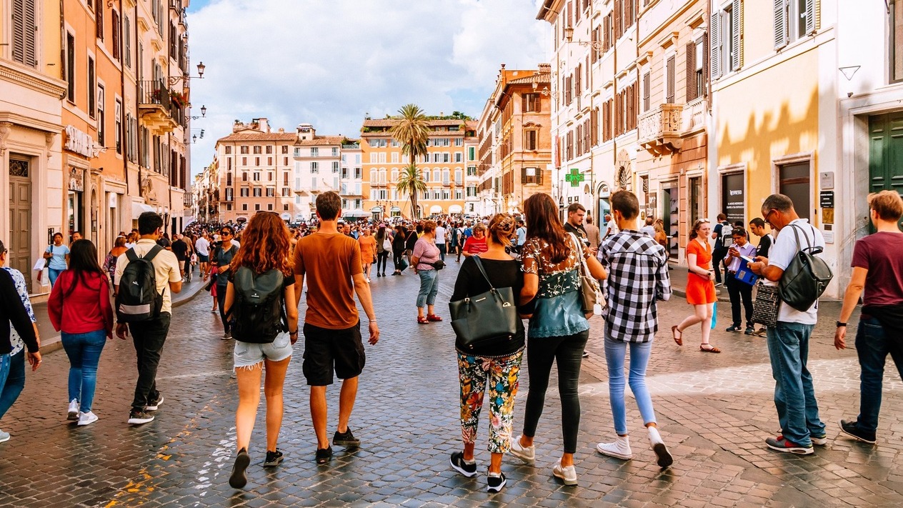 İtalya turist yoğunluğuna karşı yeni önlemler alıyor