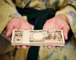 Japon yeni dolara karşı 1986'dan bu yana en düşük seviyesine geriledi
