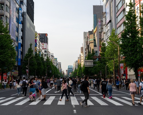 Japonya Merkez Bankası faizi sabit tuttu, enflasyon tahminlerini yükseltti