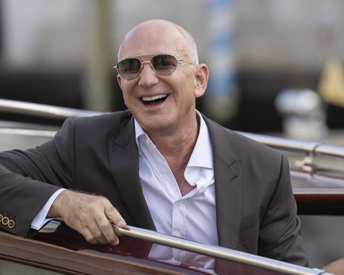 Jeff Bezos Liverpool'dan hisse alacak
