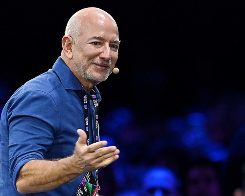 Jeff Bezos ve Rihanna gibi birçok milyarderin jet vergisi borcu ortaya çıktı