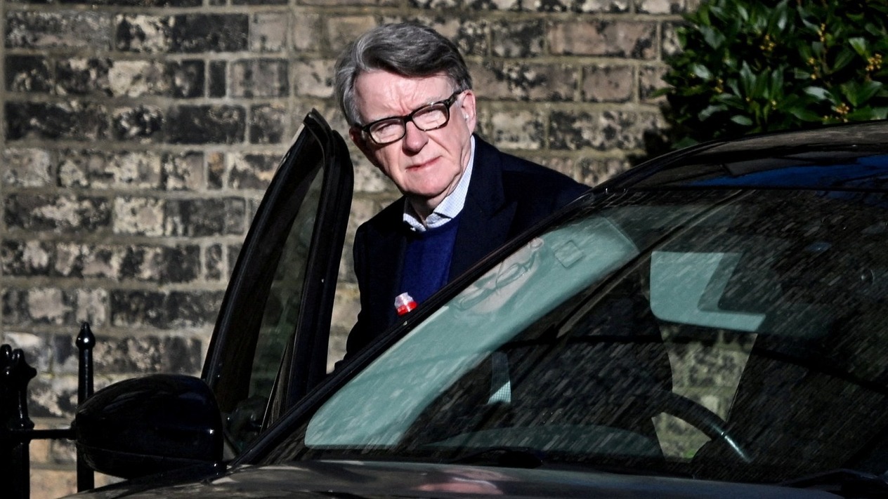 Jeffrey Epstein belgeleri: İngiltere'nin eski ABD Büyükelçisi Mandelson gözaltına alındı