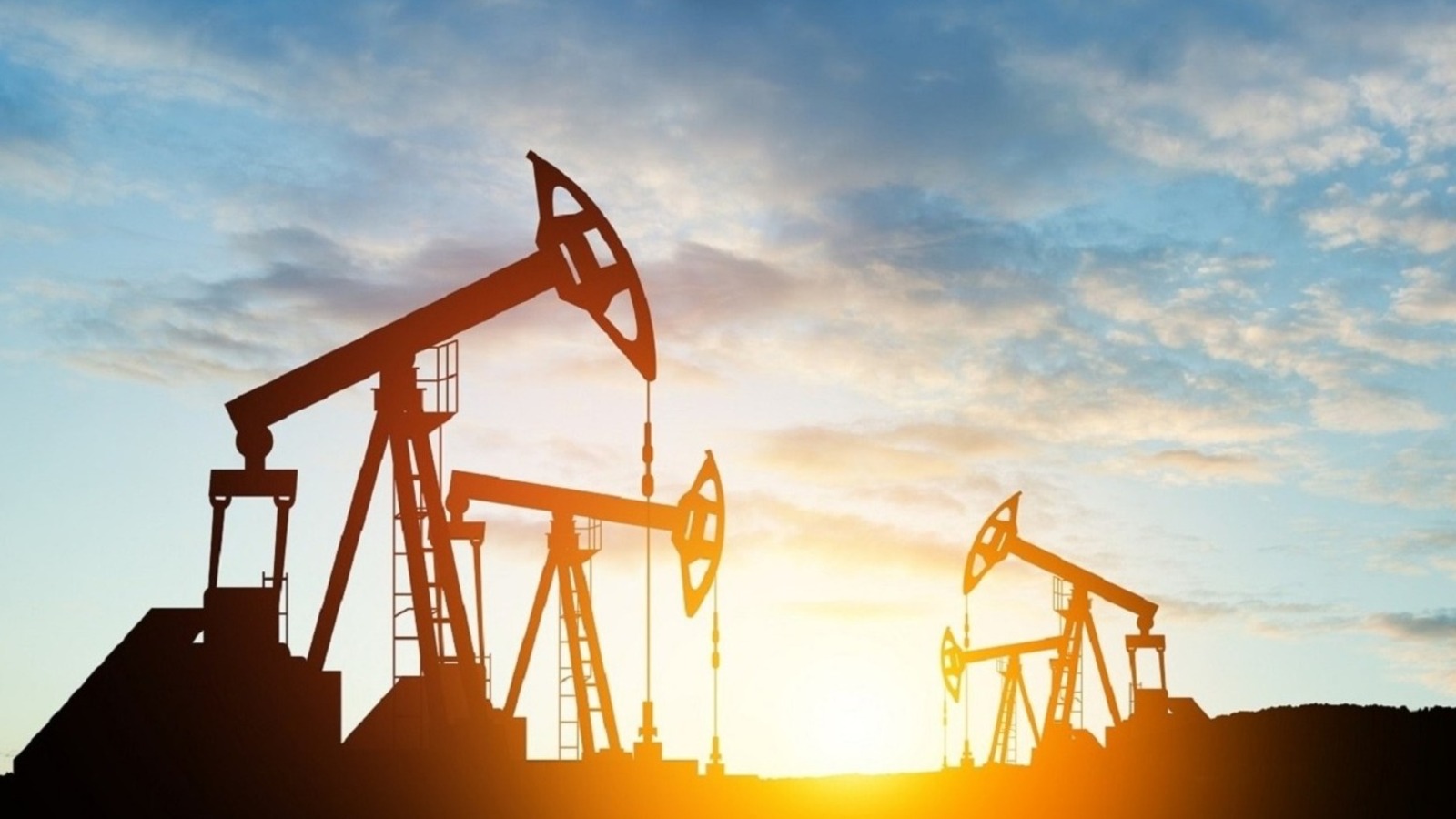 Jeopolitik tansiyon petrol piyasasında risk primini artırdı
