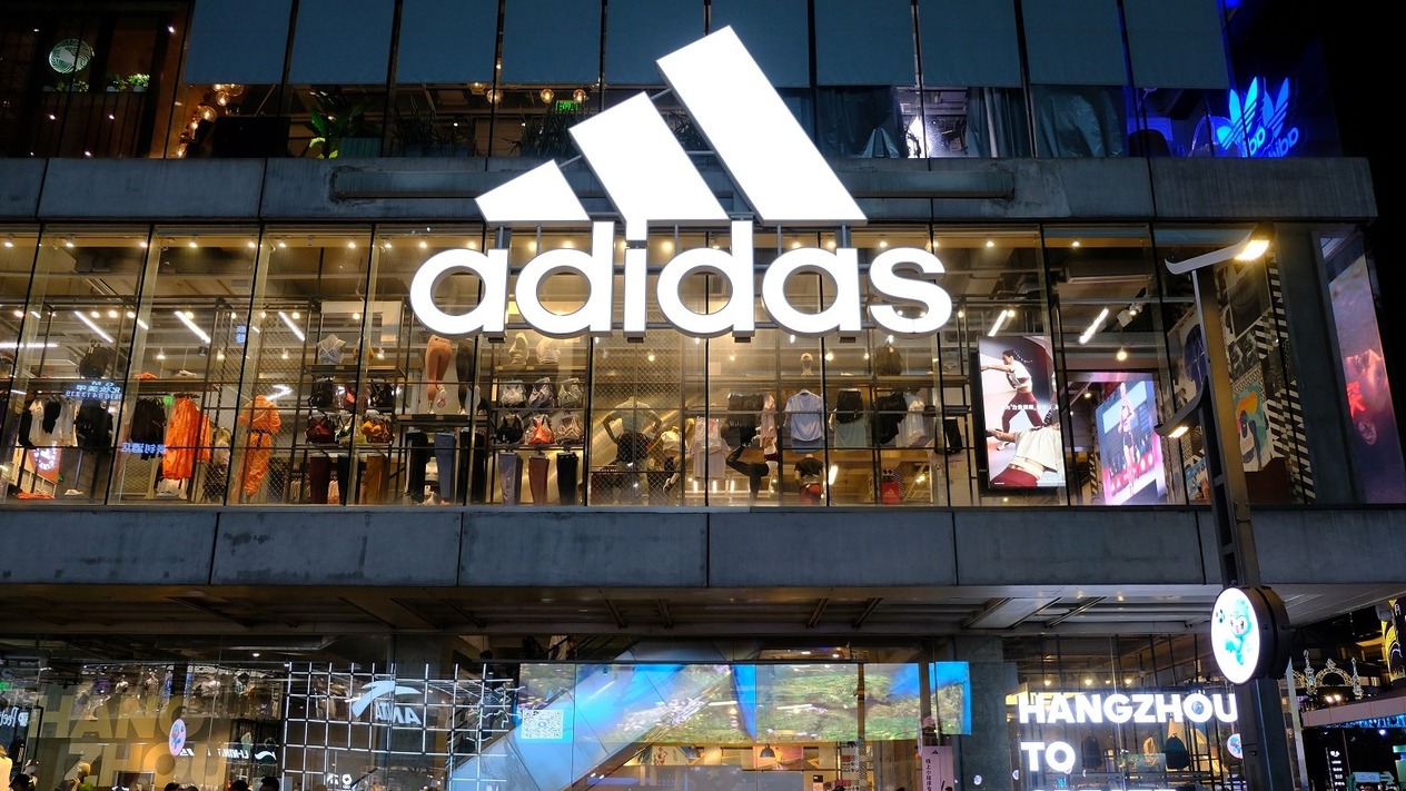 Kâr tahmini hayal kırıklığı yarattı: Adidas hisseleri üç yılın en düşük seviyesini gördü