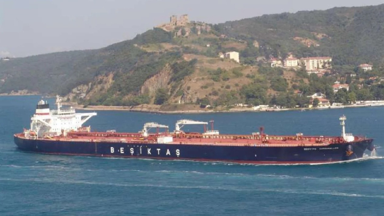 Karadeniz'de petrol tankeri Altura'ya insansız araç isabet etti