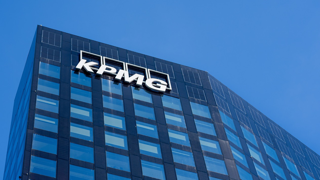 KPMG ve EY ömür boyu iş modelini bitiriyor: Ortaklara tenzili rütbe