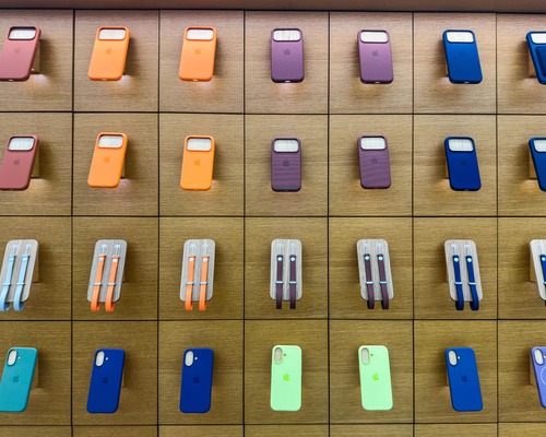 Küresel akıllı telefon pazarı 2025'te büyüdü: Apple pazar payında lider