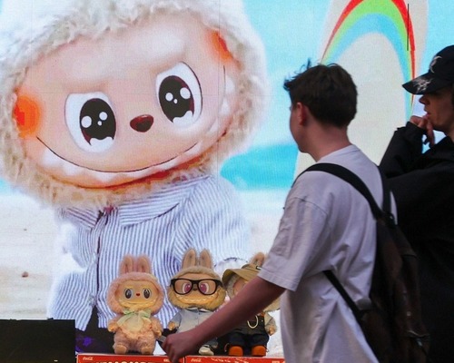 Labubu üreticisi Pop Mart tedarik zincirini genişletiyor