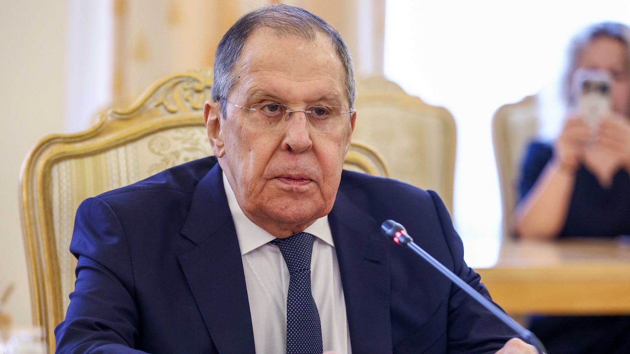 Lavrov: Putin ile Zelenskiy arasında görüşme planı yok