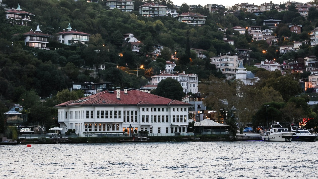 Les Ottomans oteli 3.2 milyar liraya satıldı: Ünal Aysal ihalenin iptali için dava açacak