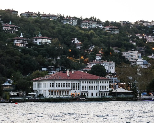 Les Ottomans oteli 3.2 milyar liraya satıldı: Ünal Aysal ihalenin iptali için dava açacak