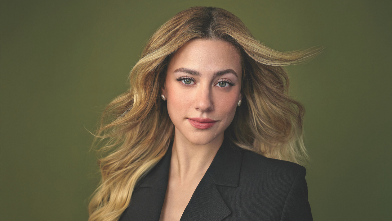 Lili Reinhart dudak kremiyle cilt bakımında başrolü kaptı