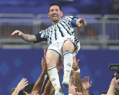 Lionel Messi milyarderler kulübüne girdi: Serveti 1,1 milyar dolara ulaştı