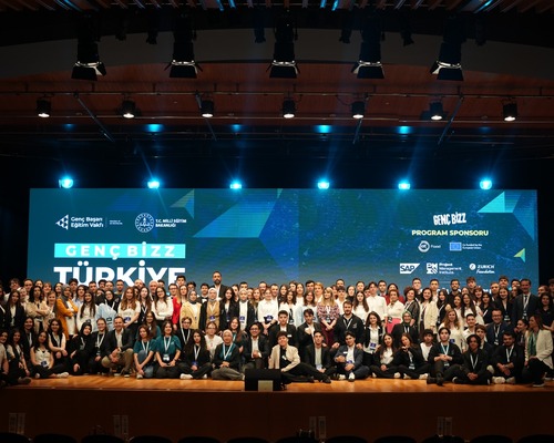 Liseli girişimciler toplumsal sorunlara çözüm sunan projelerle zirveye çıktı