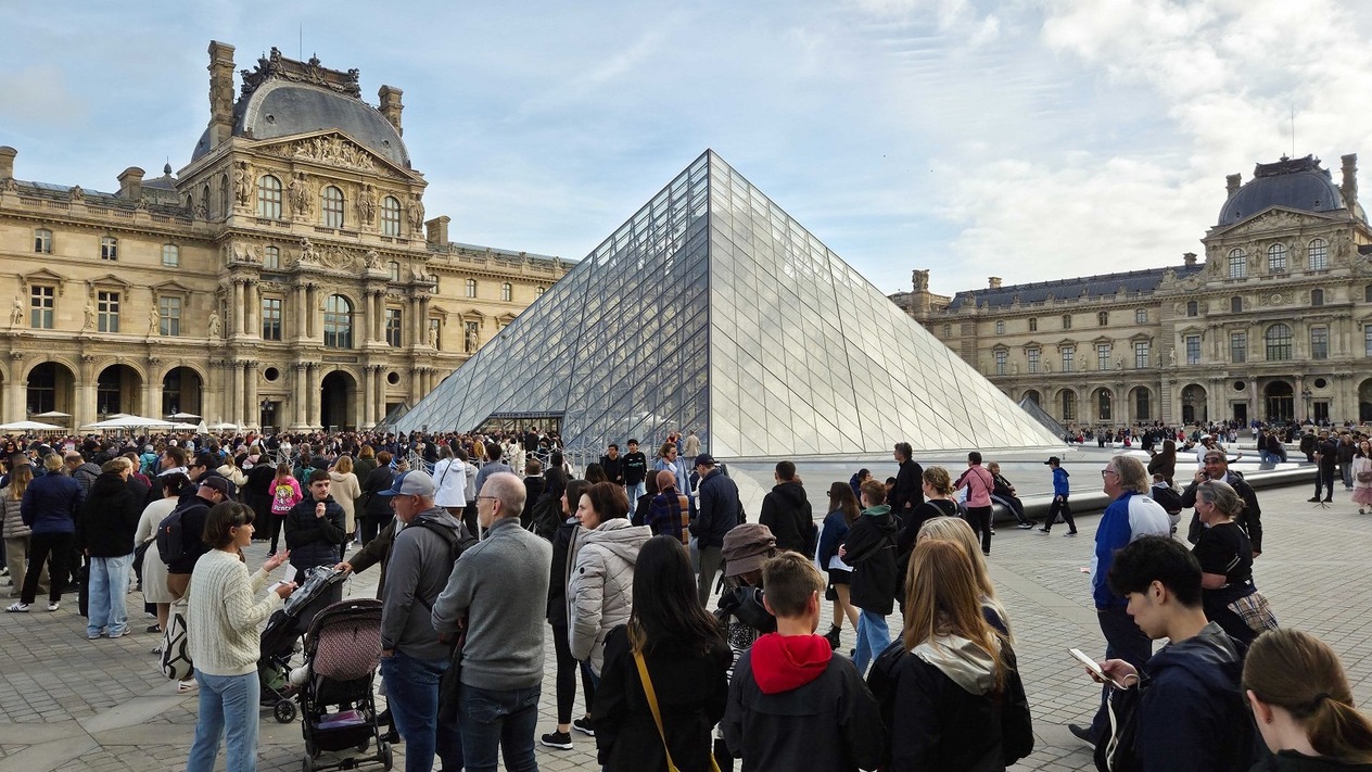 Loure Müzesi AB dışından gelen ziyaretçilerden daha fazla ücret alacak