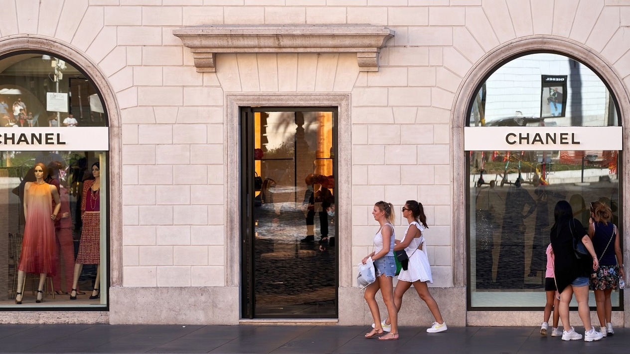 Lüks markalar aşırı fiyat artışlarının bedelini ödüyor