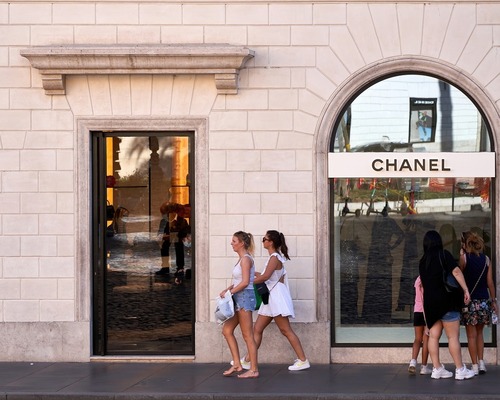 Lüks markalar aşırı fiyat artışlarının bedelini ödüyor