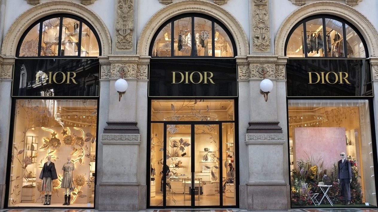 Lüks markaların gelinlik yarışı: Taylor Swift Dior'u seçti