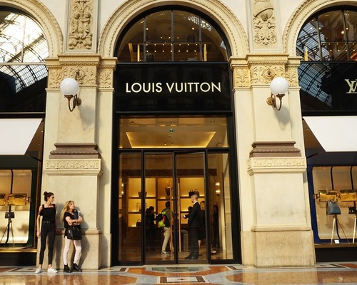 LVMH’nin moda bölümü iki yılın ardından satışlarını artırdı