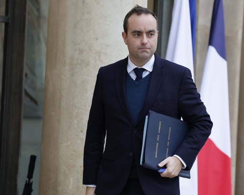 Macron hükümet kurma görevini Sebastie Lecornu'ya verdi