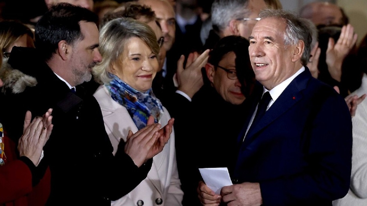 Macron’un yeni bir başbakanı var ama sorunları aynı