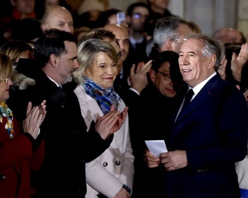  Macron’un yeni bir başbakanı var ama sorunları aynı