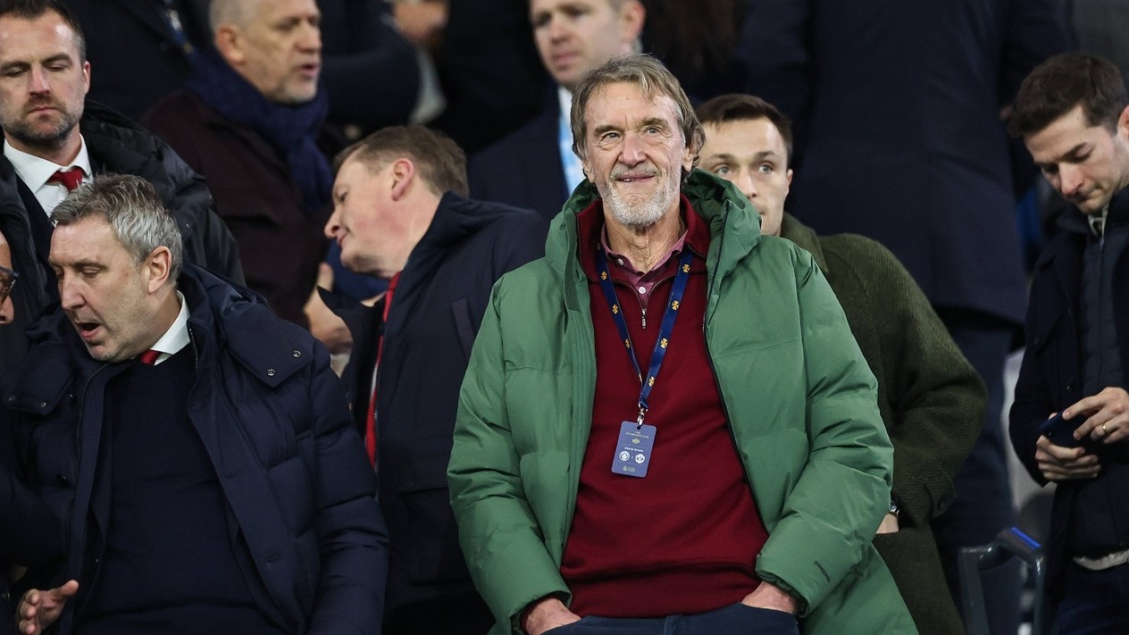 Manchester United 200 kişiyi işten çıkarmayı planlıyor