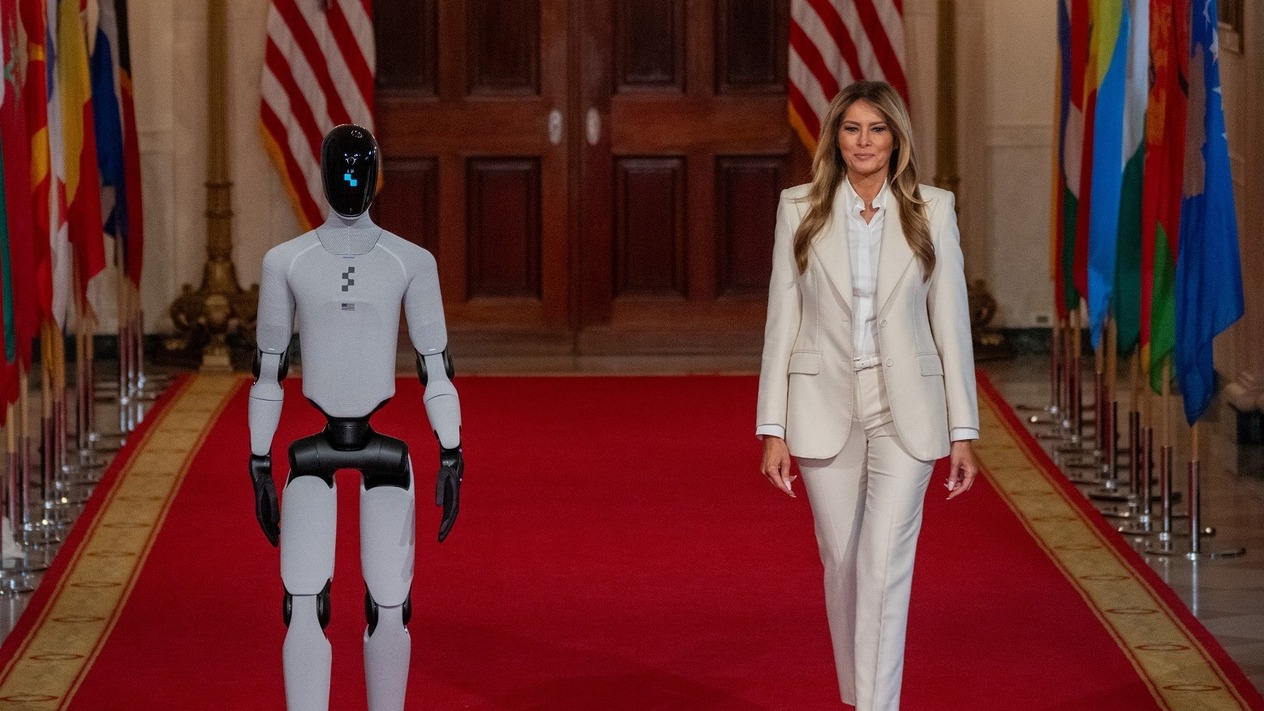 Melania Trump’a eşlik eden yapay zeka robotu