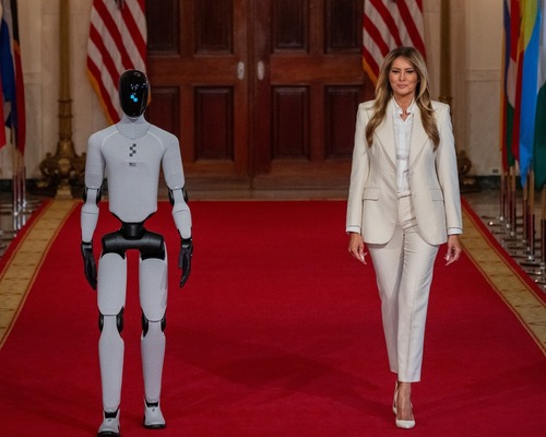 Melania Trump’a eşlik eden yapay zeka robotu