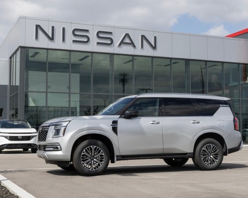 Mercedes'in satış kararı Nissan hisselerini düşürdü