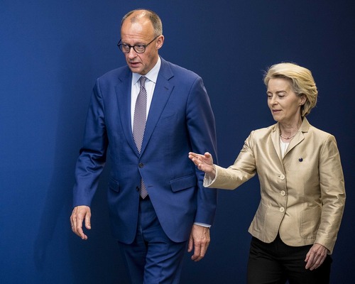 Merz Almanya’nın gücünü göstermek için Von der Leyen’i hedef alıyor