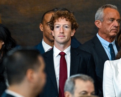 Meta eski Pentagon çalışanlarını işe alıyor