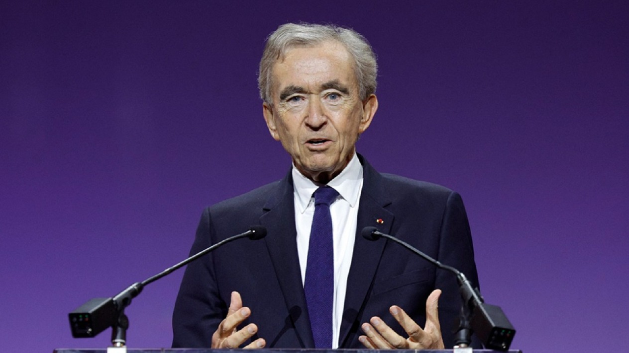 Milyarder Arnault, LVMH tarihinin en büyük düşüşüyle mücadele ediyor