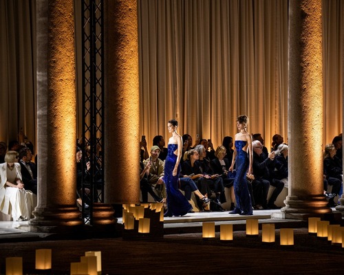 Moda dünyası Armani'ye son defilesiyle veda etti