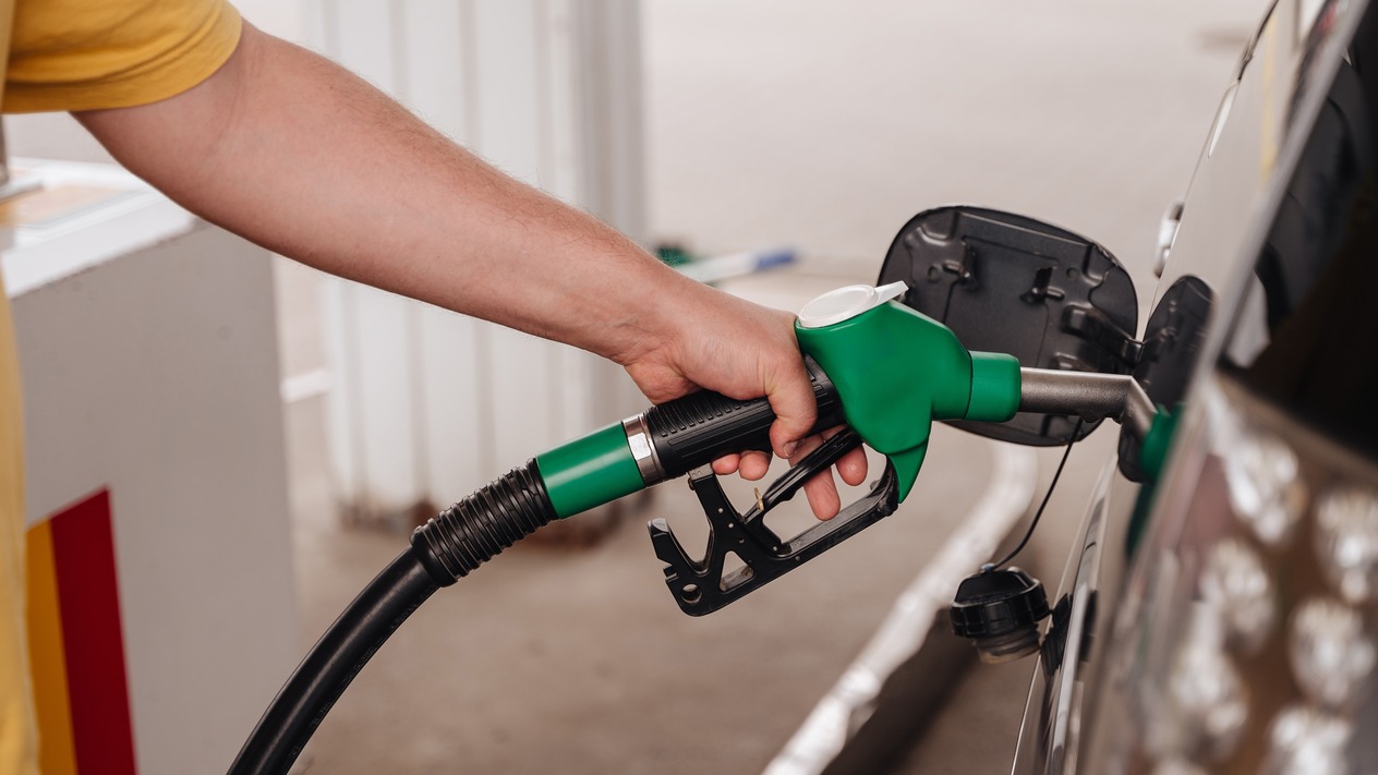 Motorinde peş peşe ikinci indirim: Büyük oranda vergiye gidecek