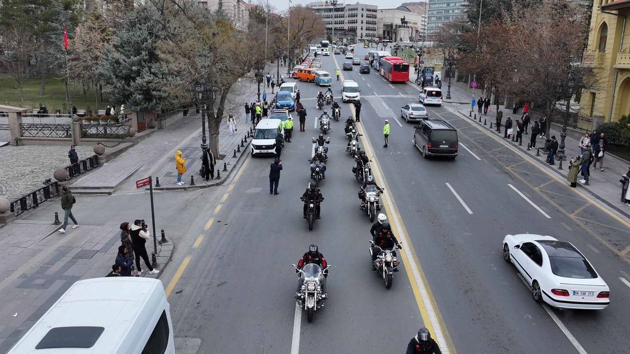 Motosiklet satışları yarıya indi