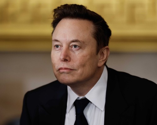 Musk 'Hitler milyonları öldürmedi' diyen bir paylaşımı retweetledi