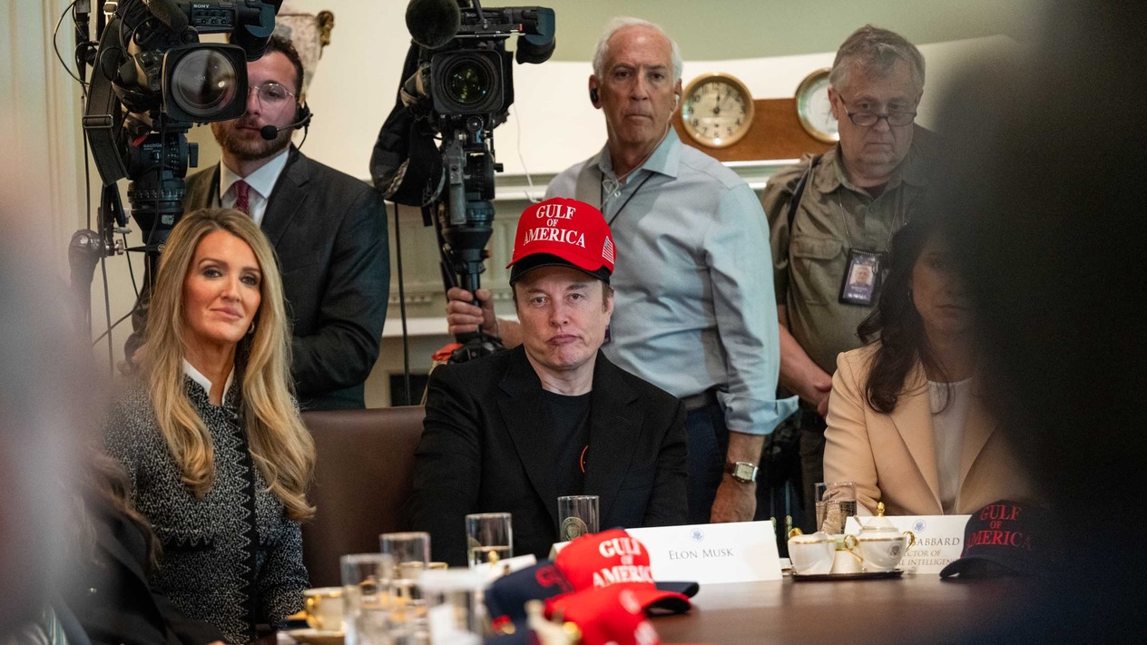 Musk'tan siyasetten çekilme sinyali