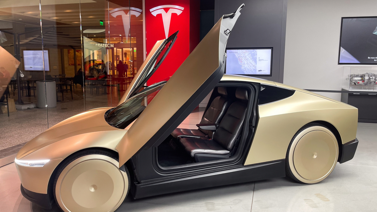 Musk tarih verdi: Robotaksiler yola çıkıyor