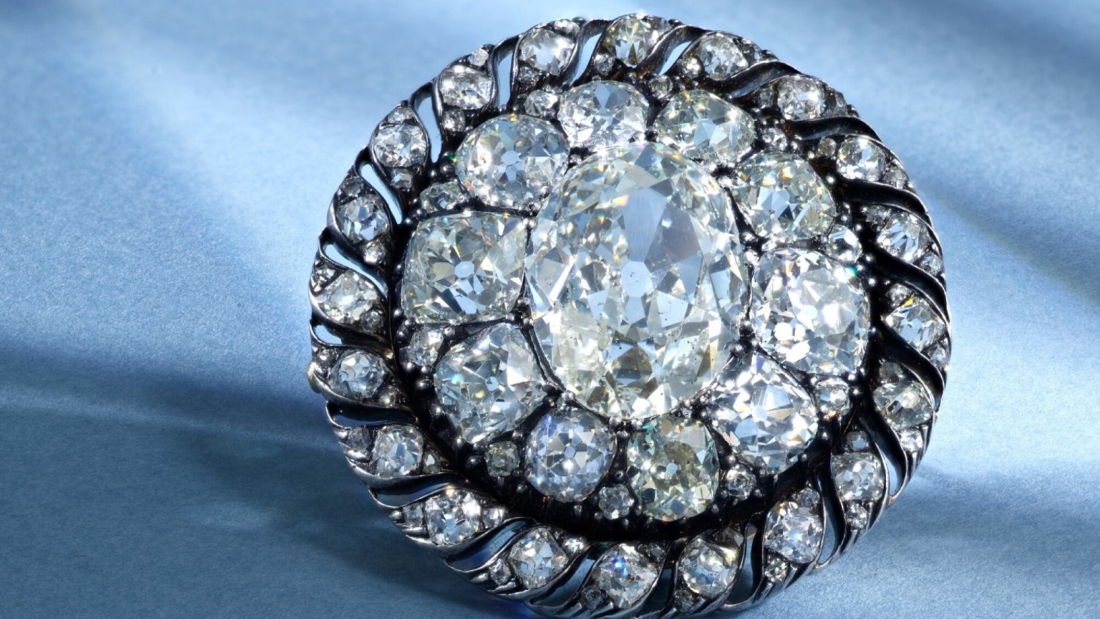 Napolyon'un elmas broşu ilk kez satışa çıkıyor